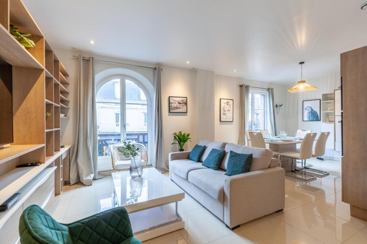 Luxurious 2 Bedroom Duplex On Place Morny Deauville Buitenkant foto